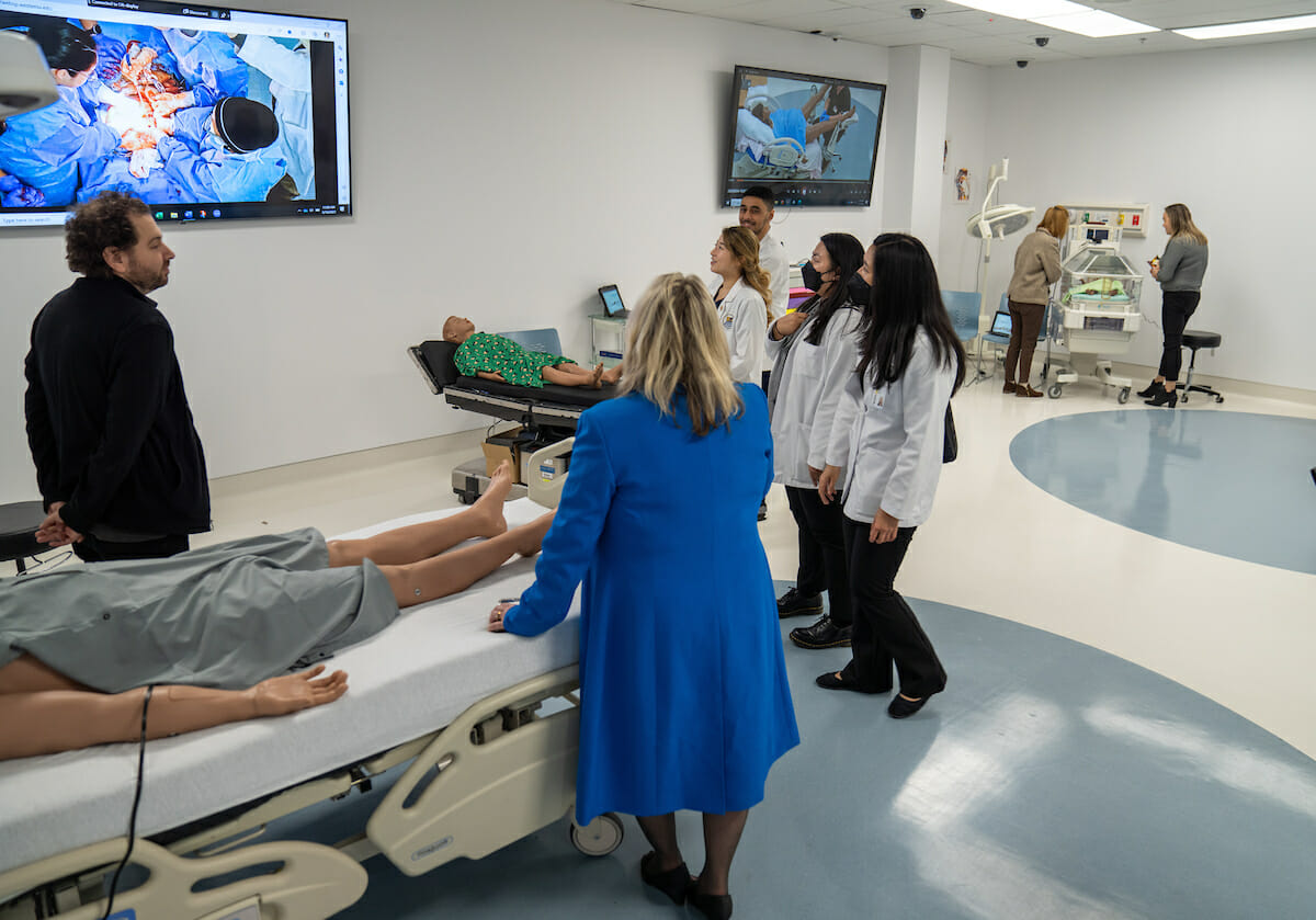 Students visit Sarkaria Suite and watch surgery