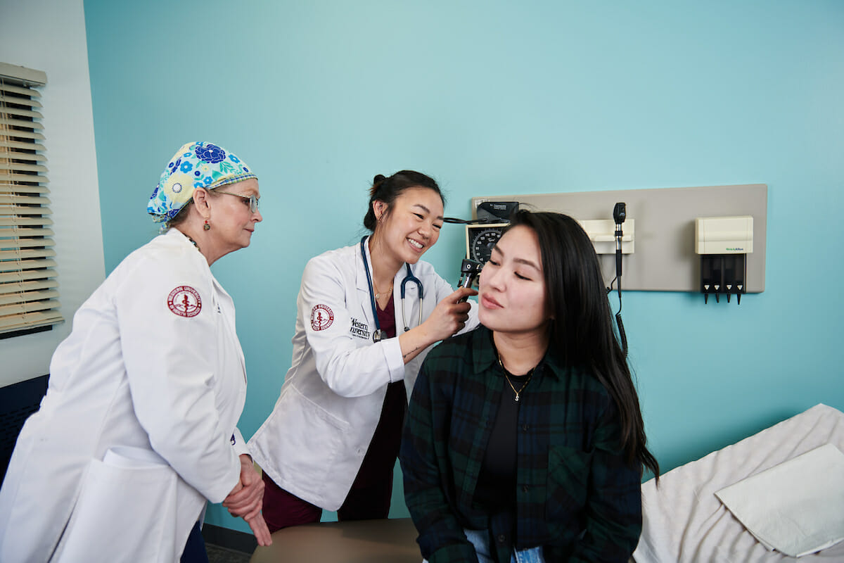 CGN Student examine patient