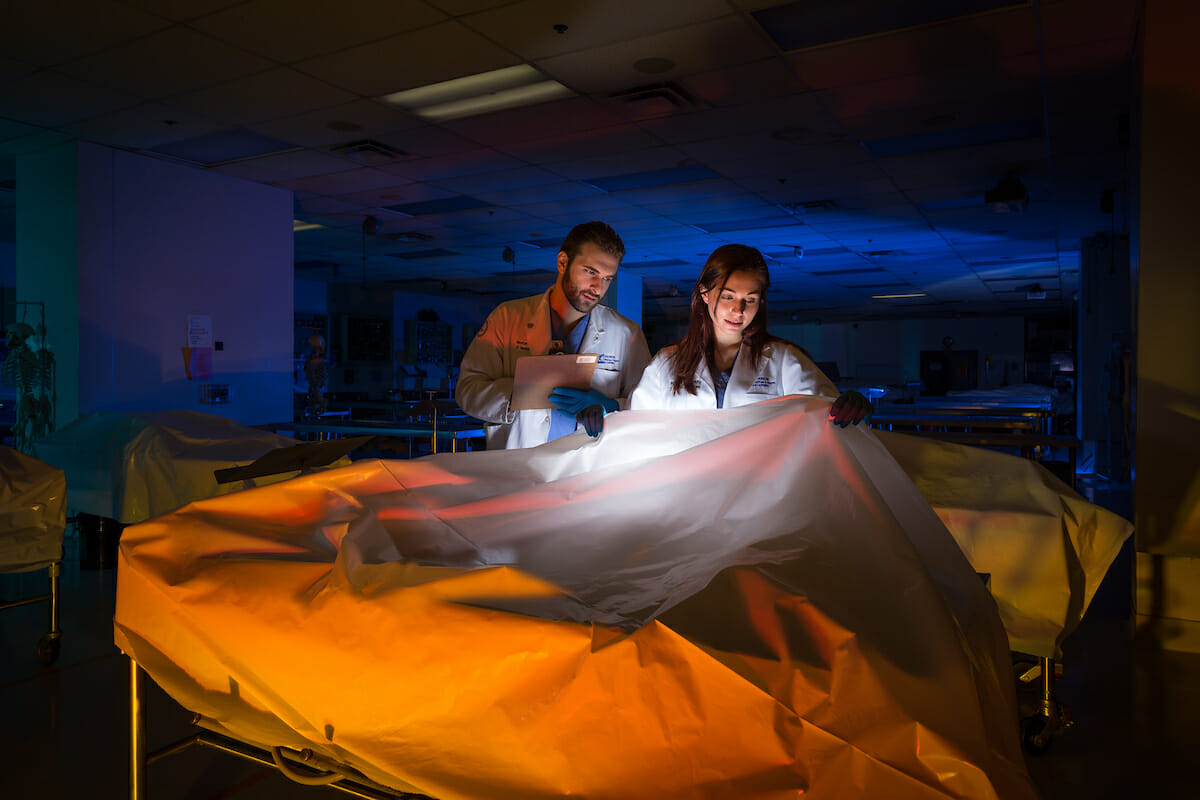 Two medical students in the anatomy lab