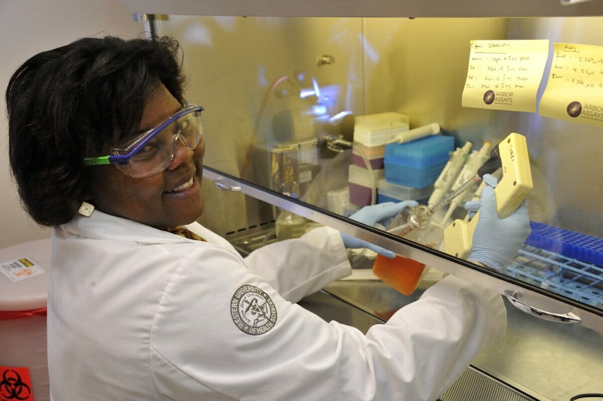 Student working in veterinary lab