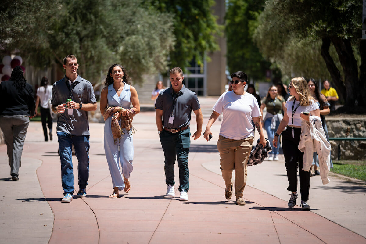 Most likley incoming College of Veterinary Medicine students walking the Esplanade during Welcome Week.