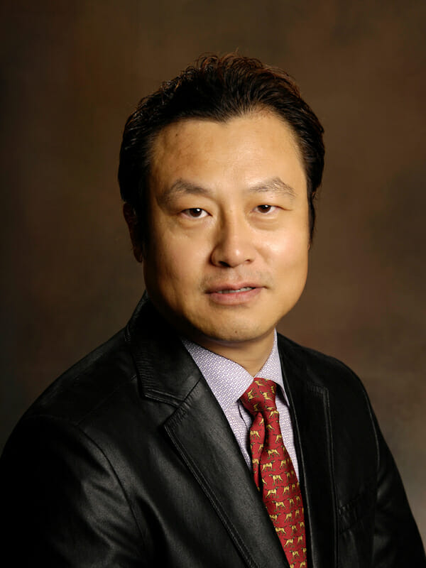 Portrait of Lyon Lee, DVM, PhD, DACVA 