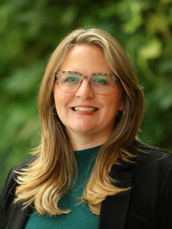 Portrait of Leslee Mayers