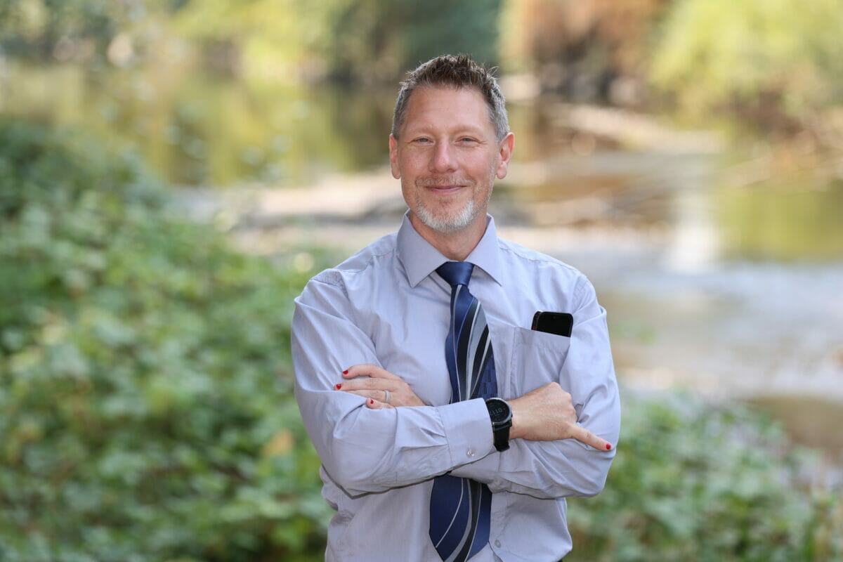 Head Shot. Alumnus Peter Fox.